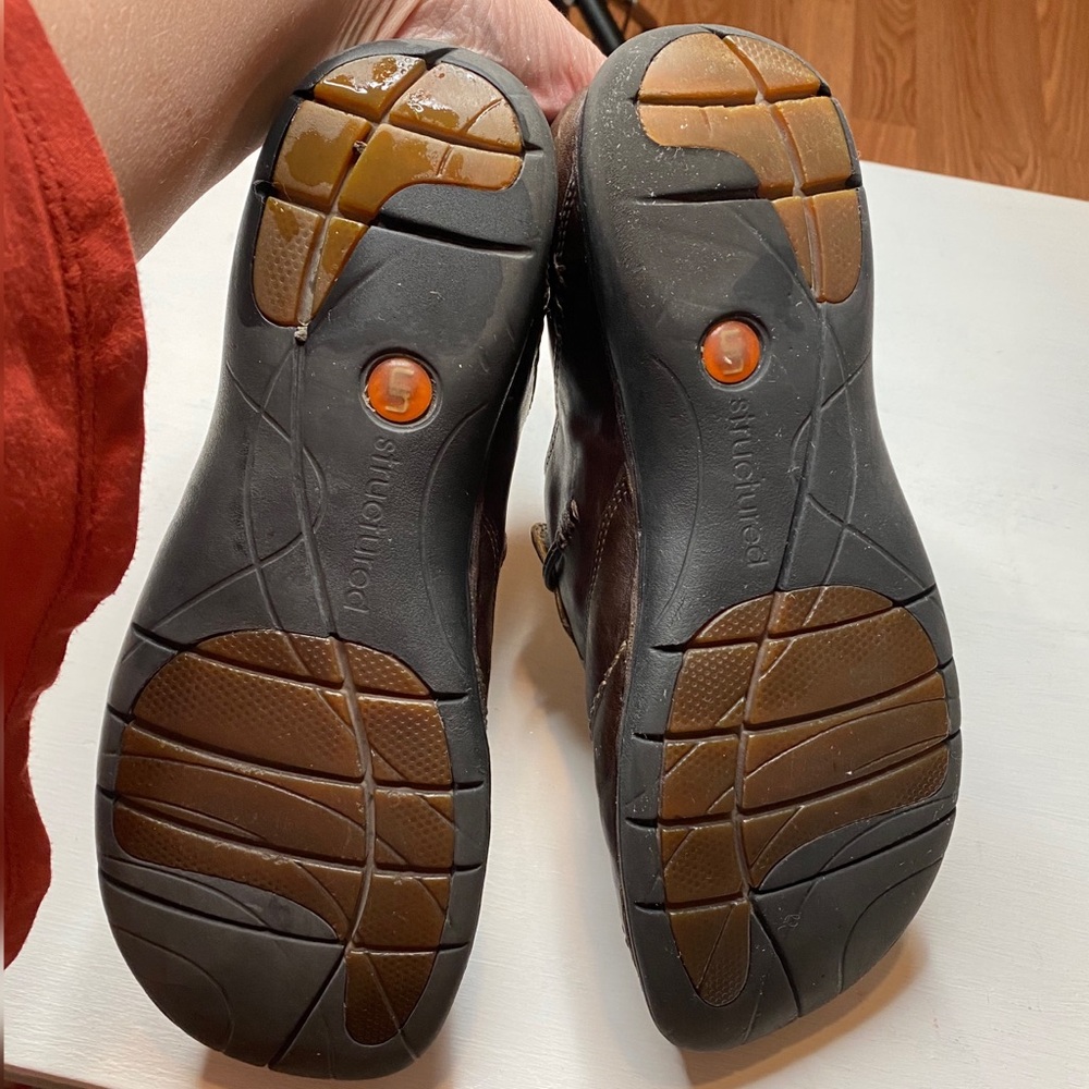 Structured Clarks Clogs Size 9.5 - image 8